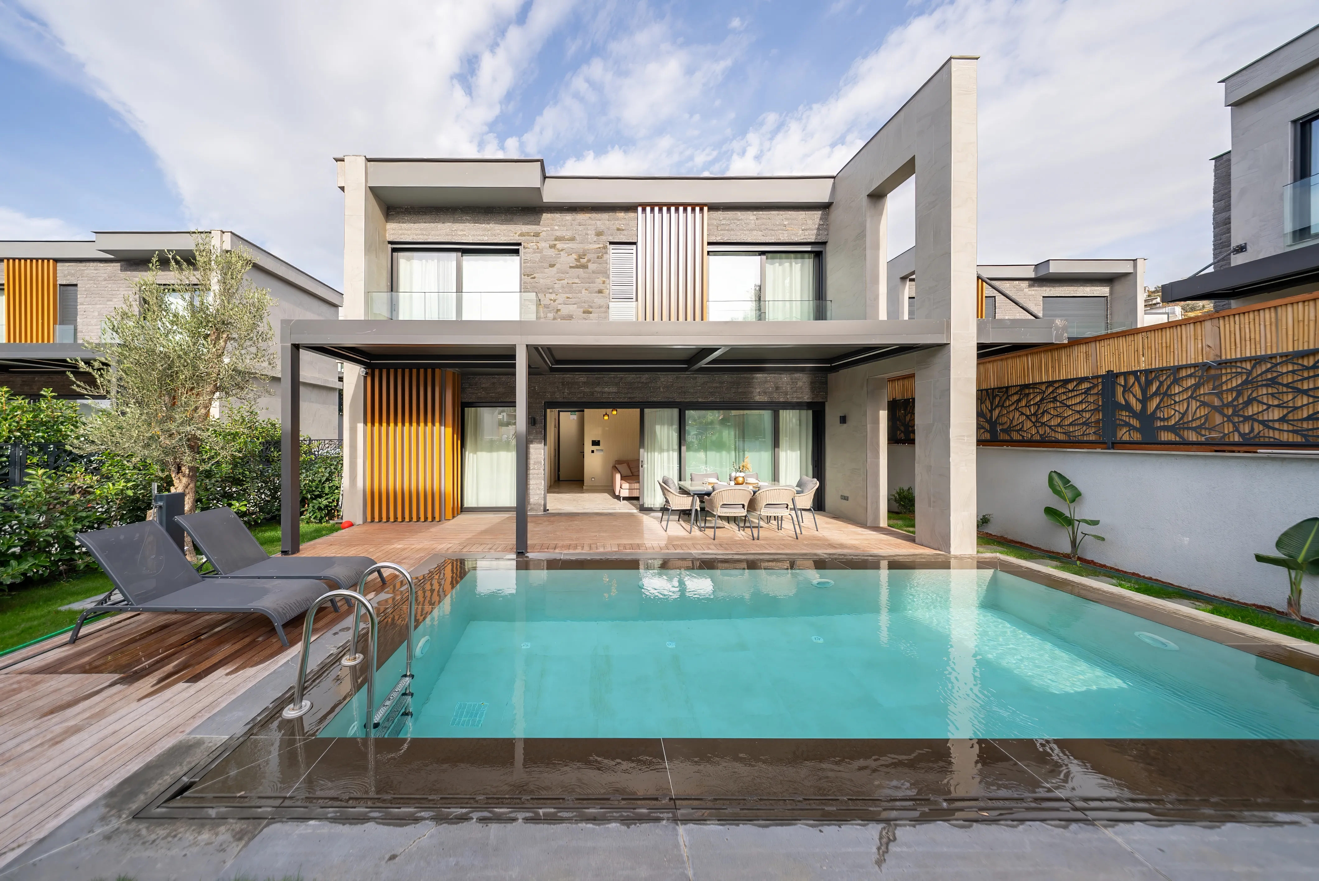  FOA Sunset Villa